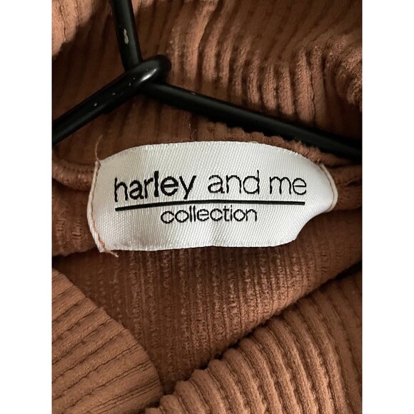 Light brown turtleneck ribbed tank top. Size small. Like new. Harley and Me - Picture 3 of 3